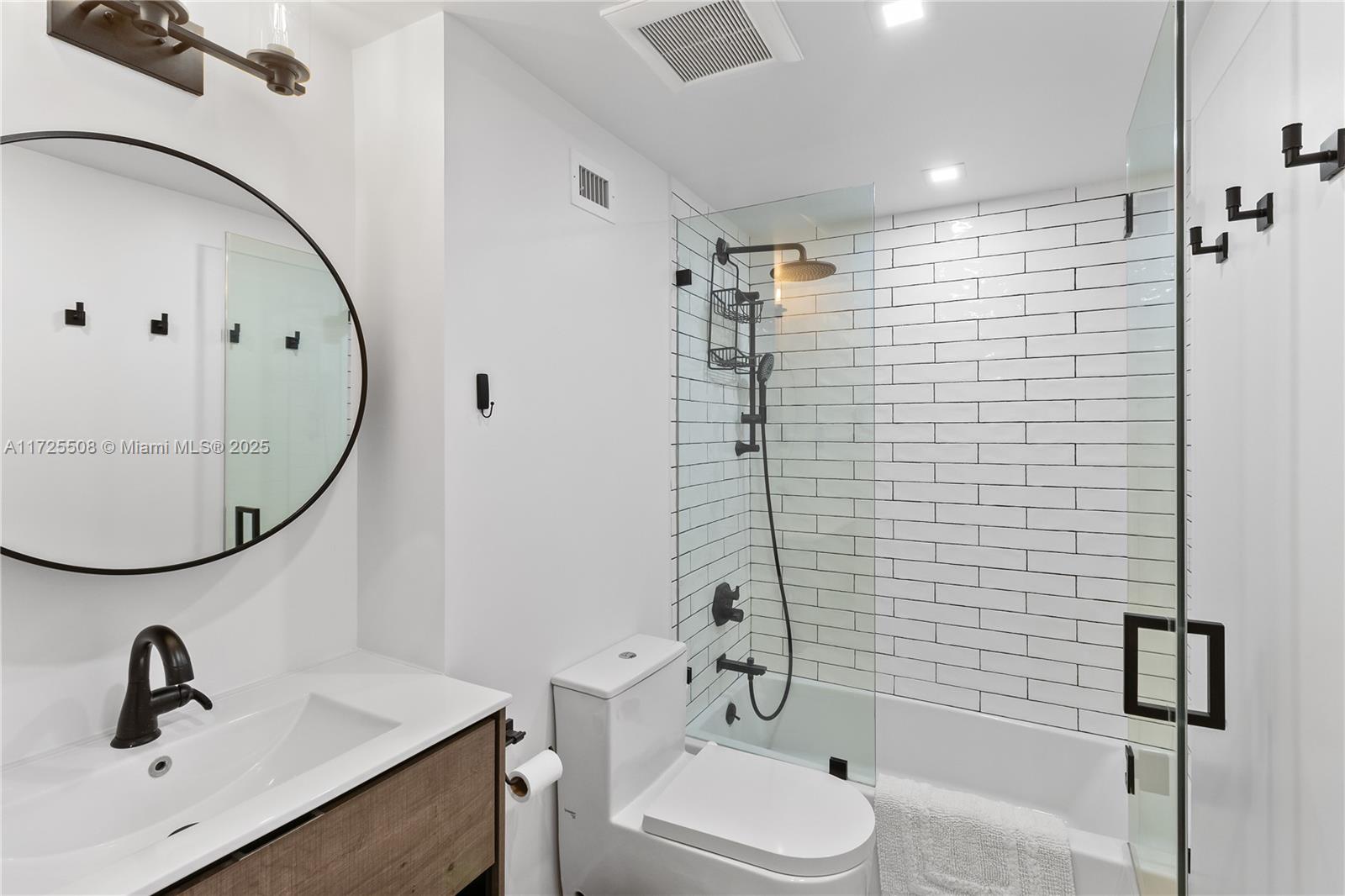 THE DECOPLAGE CONDO - Residential Lease