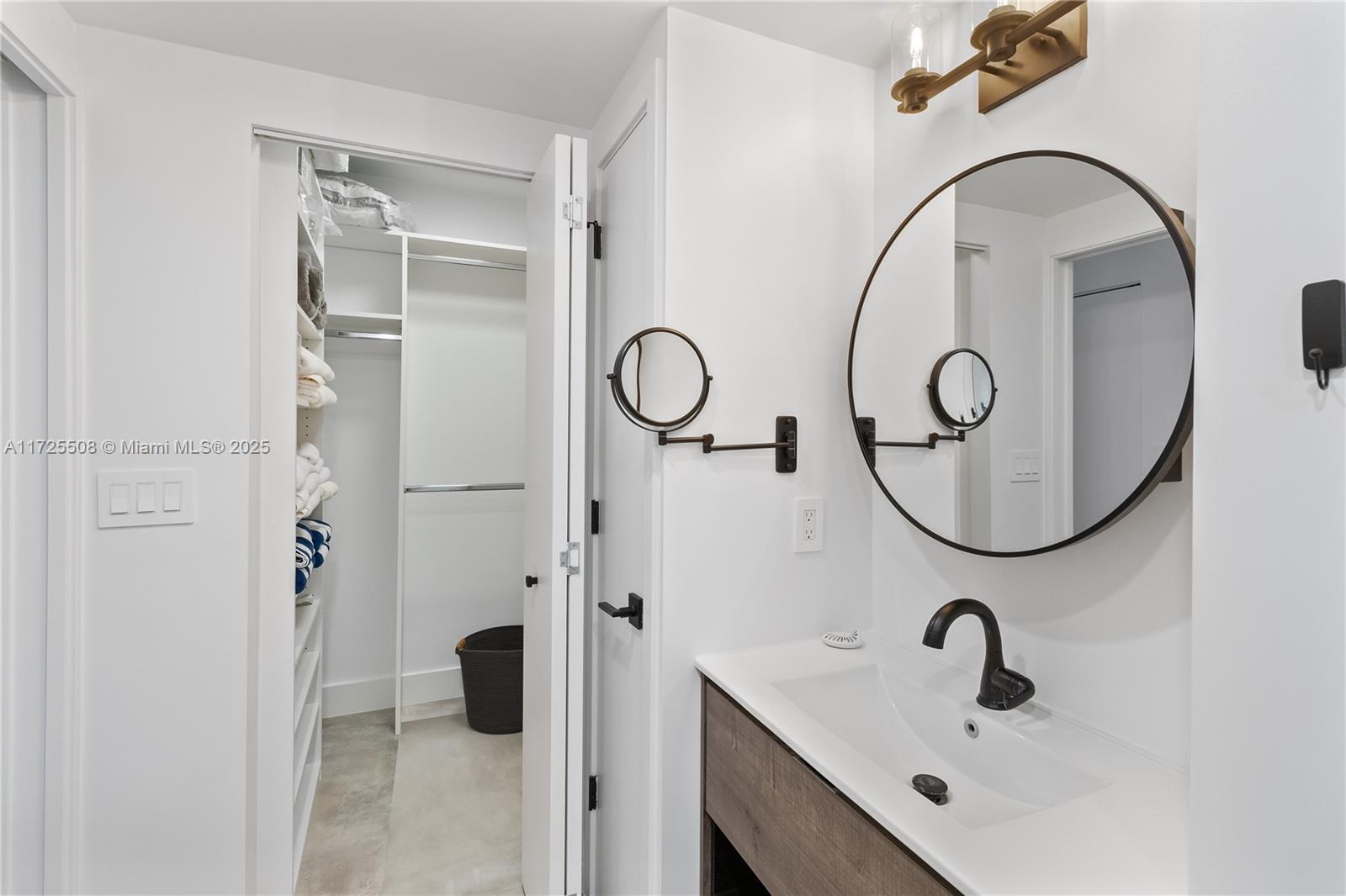 THE DECOPLAGE CONDO - Residential Lease