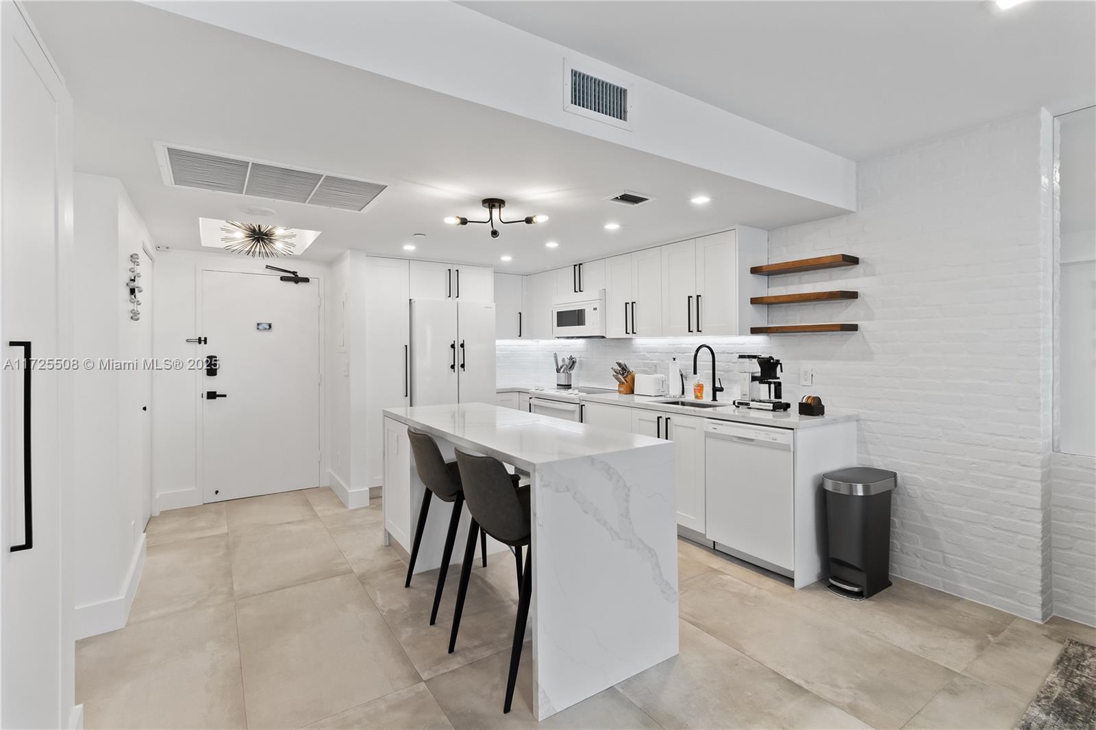 THE DECOPLAGE CONDO - Residential Lease