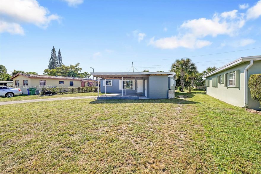 SELLER MOTIVATED, NICE 3/2 HOUSE LOCATED NEAR HIGHWAYS, MAJOR ROADS, PARKS, SCHOOLS, NO HOA !! NICE-SIZED ROOMS. PROPERTY SOLD AS-IS. NO HOA, PERFECT FOR SHORT TERM RENTALS. 
New roof 2021, WINDOWS, AC, HOTWATER HEATER,BATHROOM AND KITCHEN. Text or call Nicole for showings and questions