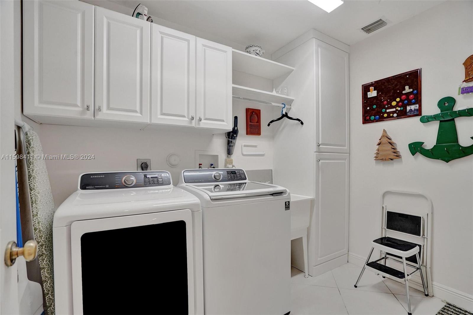 CORAL RIDGE COUNTRY CLUB - Residential