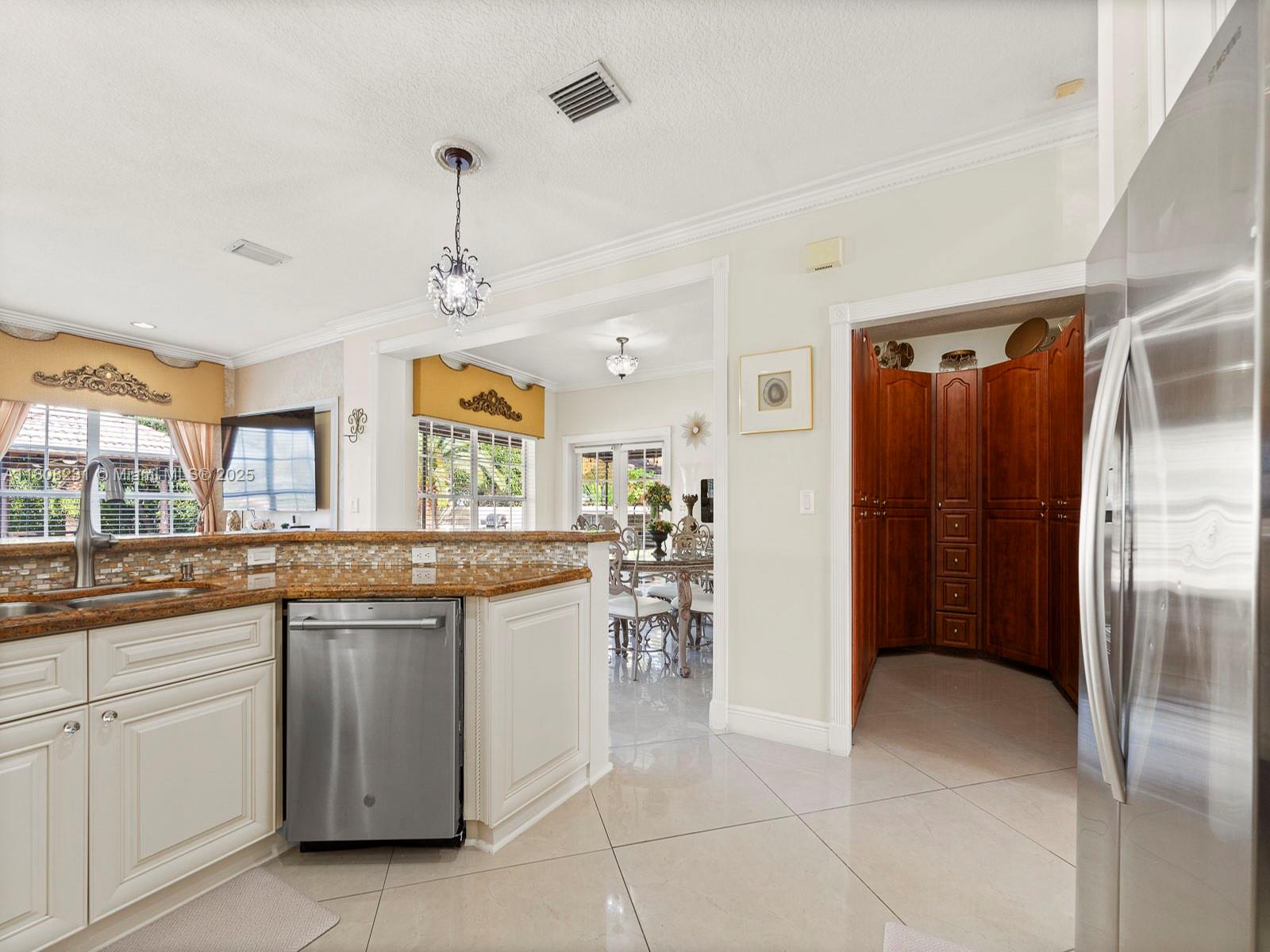 HAMMOCKS SHORES 2ND ADDN - Residential