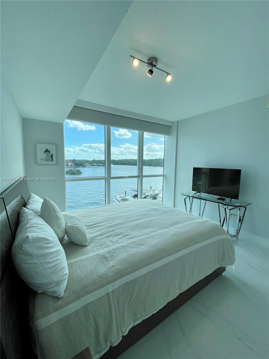 400 SUNNY ISLES CONDO - Residential Lease