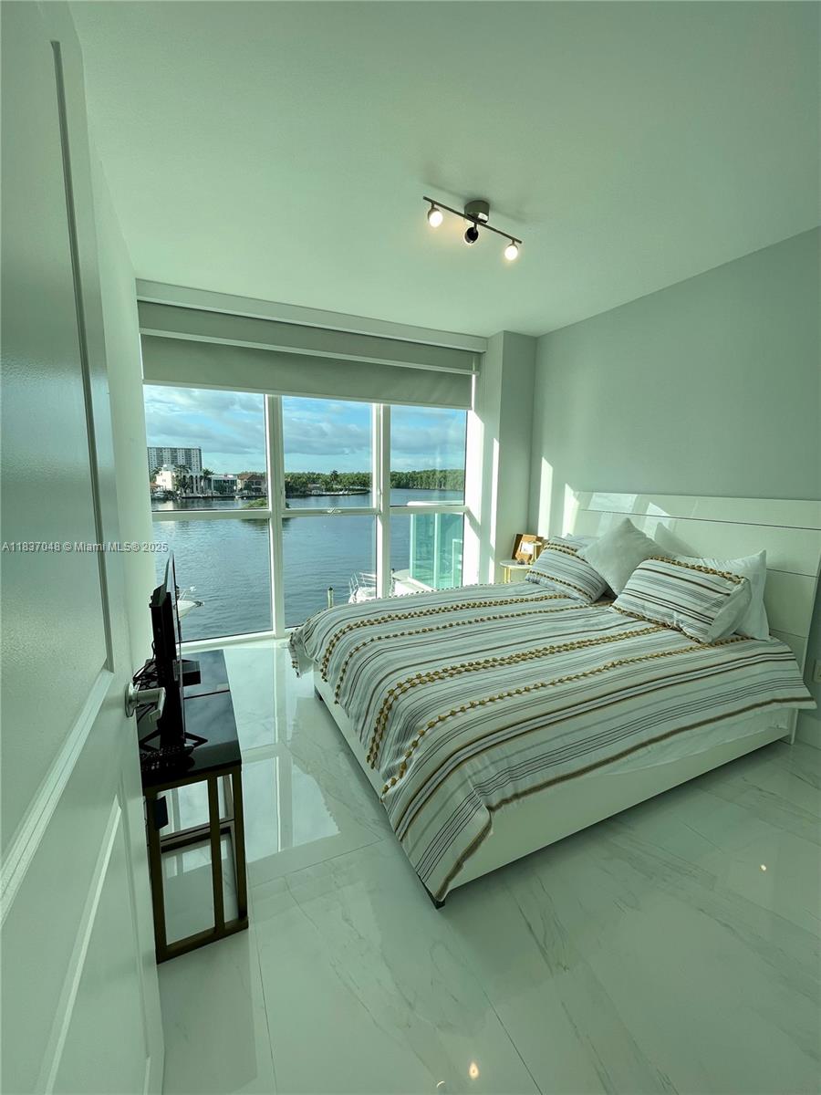 400 SUNNY ISLES CONDO - Residential Lease