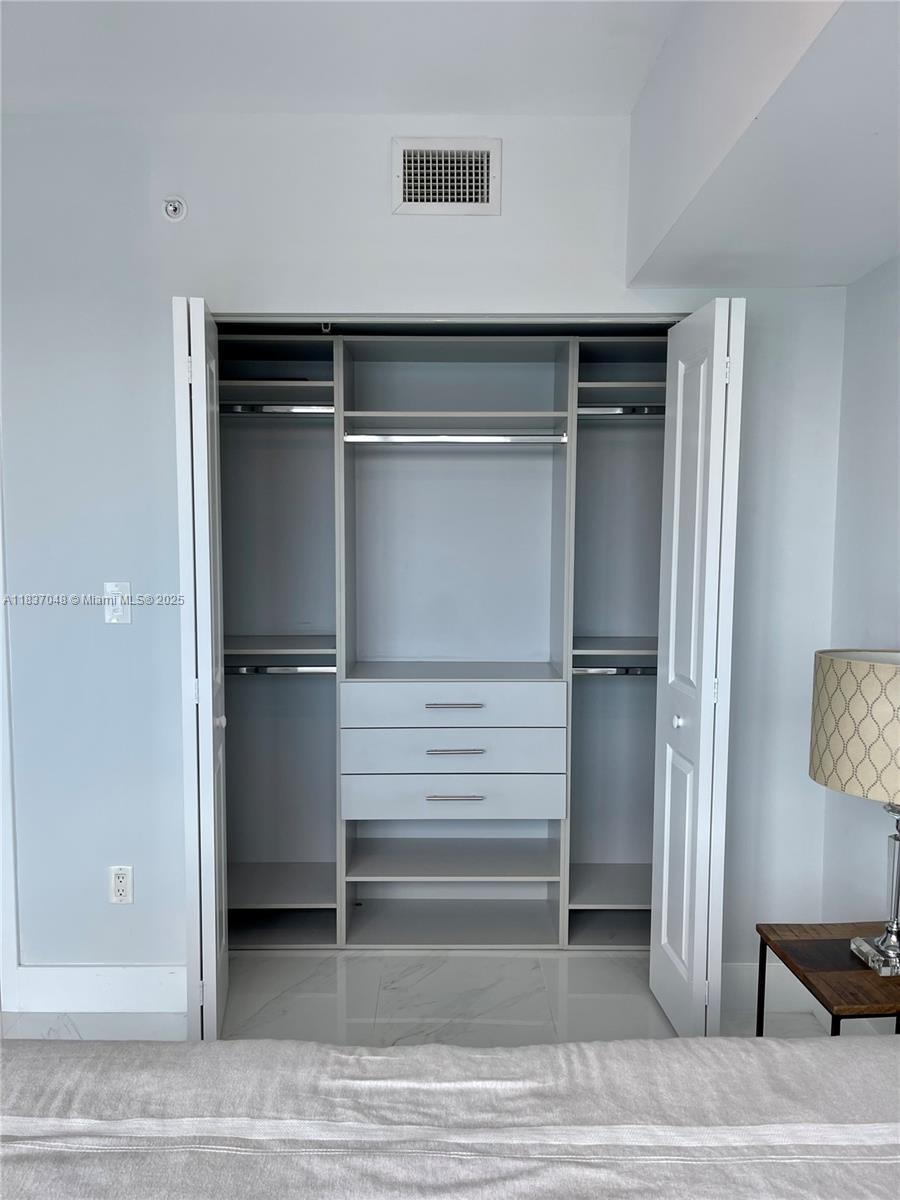 400 SUNNY ISLES CONDO - Residential Lease