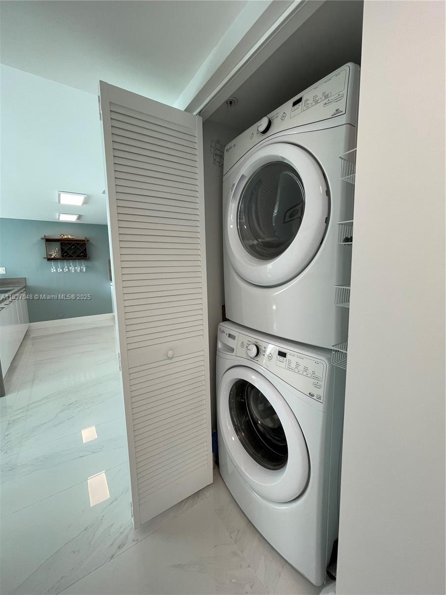 400 SUNNY ISLES CONDO - Residential Lease