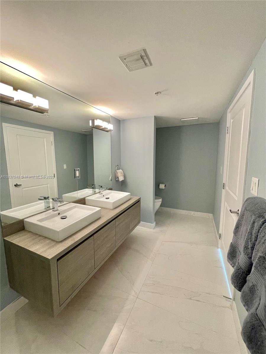 400 SUNNY ISLES CONDO - Residential Lease