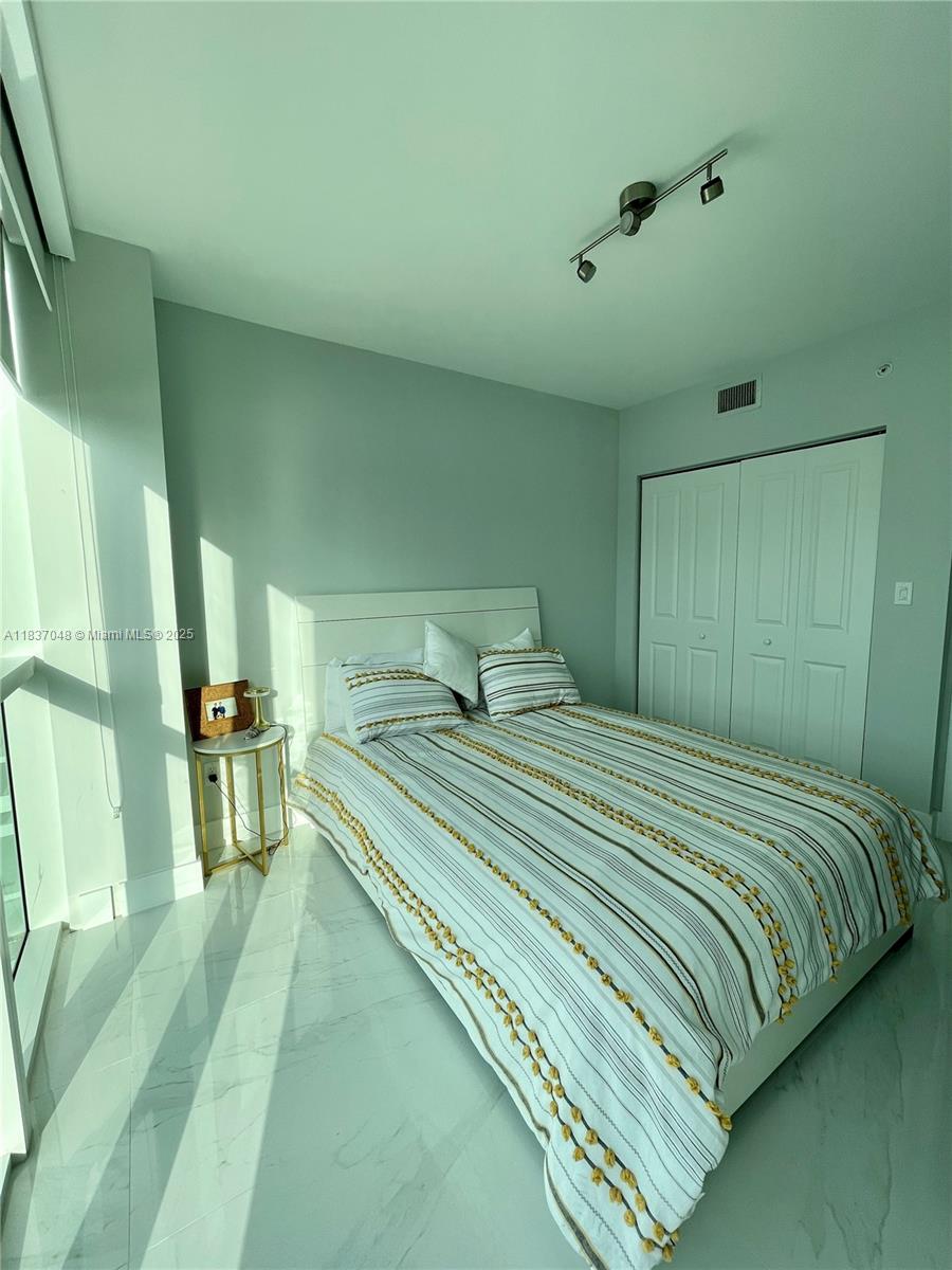 400 SUNNY ISLES CONDO - Residential Lease