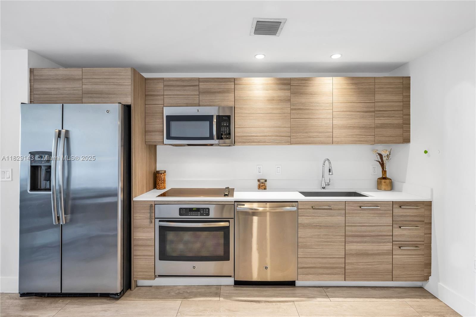 121 NE 34th St 1514