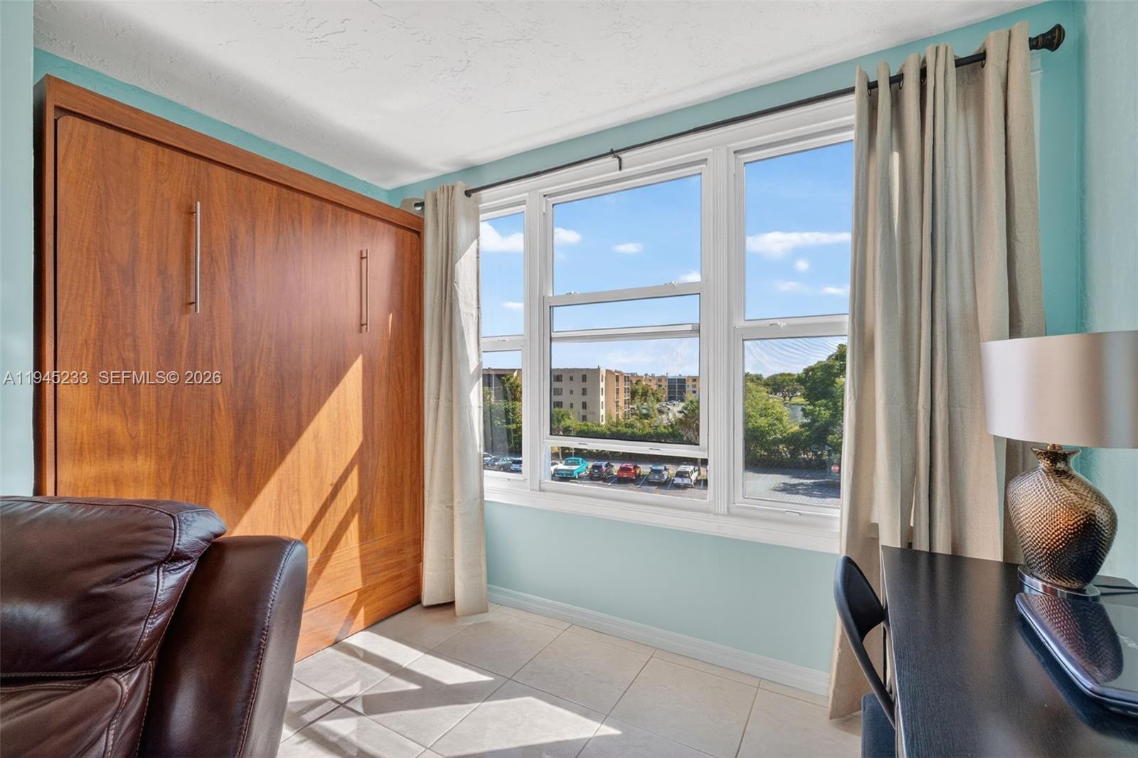 2801 Somerset Dr 408