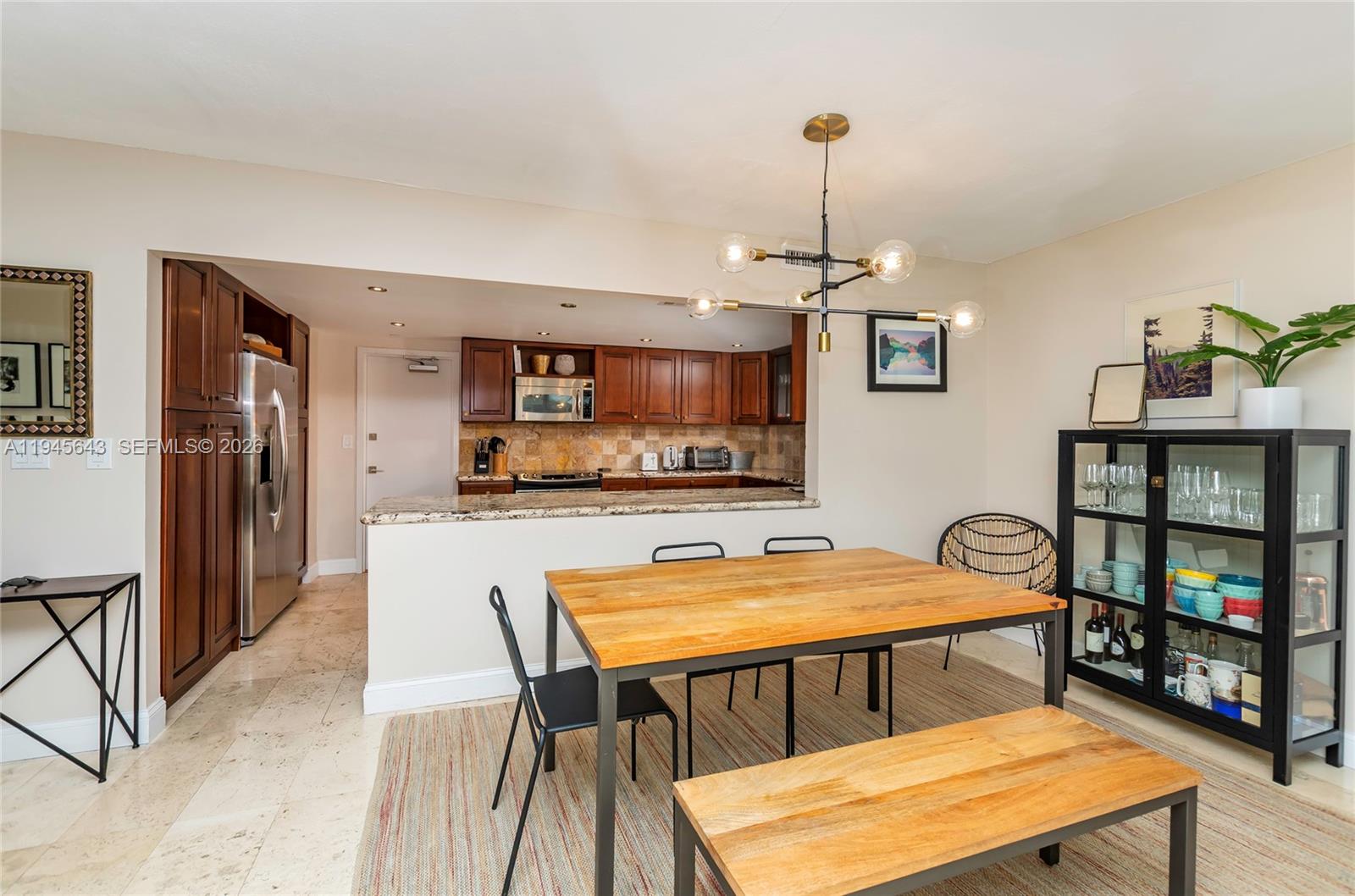 COMMODORE CLUB SOUTH COND - Residential Lease