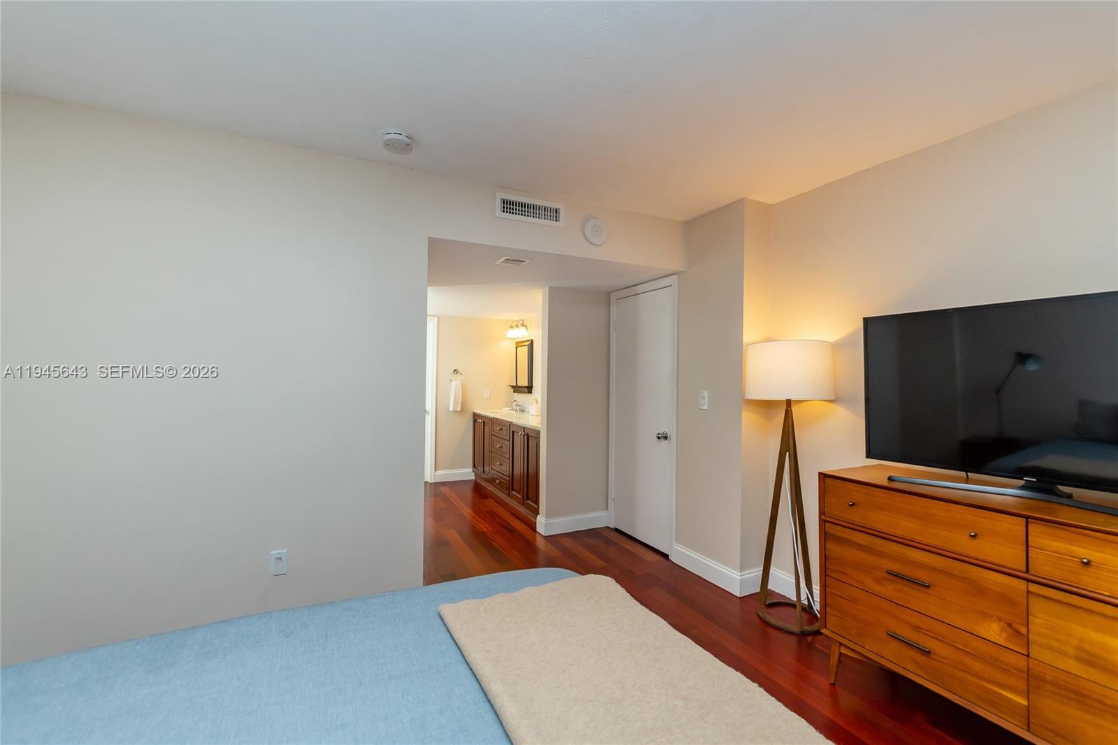 COMMODORE CLUB SOUTH COND - Residential Lease