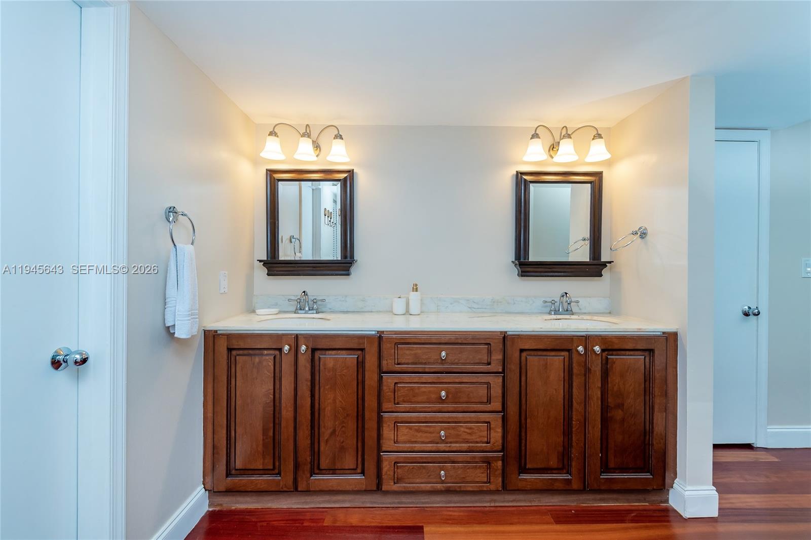 COMMODORE CLUB SOUTH COND - Residential Lease