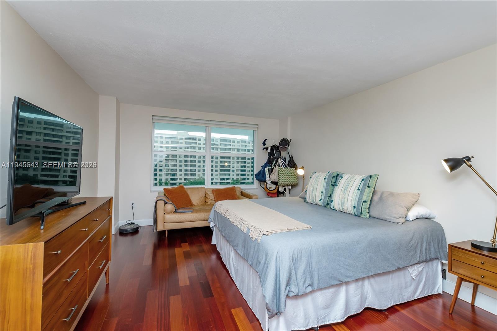 COMMODORE CLUB SOUTH COND - Residential Lease