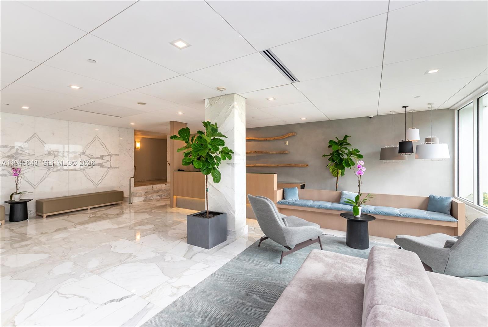 COMMODORE CLUB SOUTH COND - Residential Lease