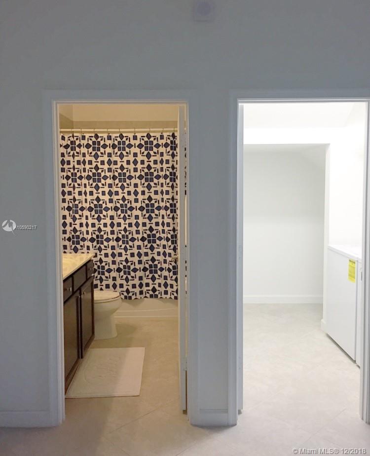 WELLINGTON PARC - Residential Lease