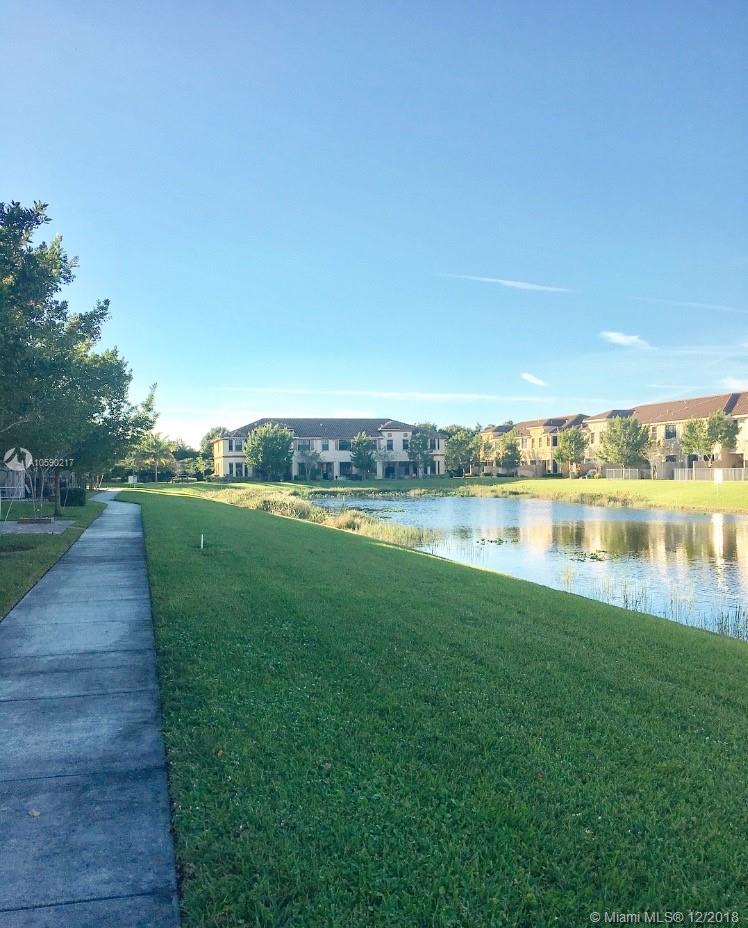 WELLINGTON PARC - Residential Lease
