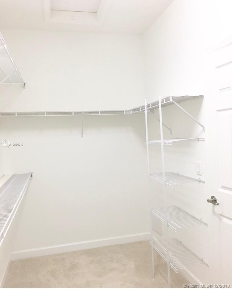 WELLINGTON PARC - Residential Lease