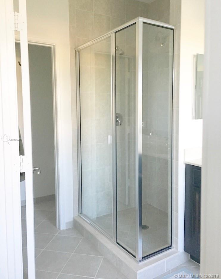 WELLINGTON PARC - Residential Lease