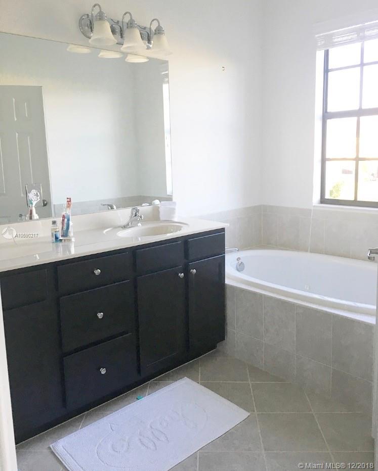 WELLINGTON PARC - Residential Lease