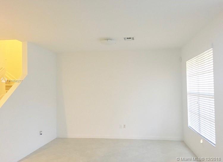 WELLINGTON PARC - Residential Lease