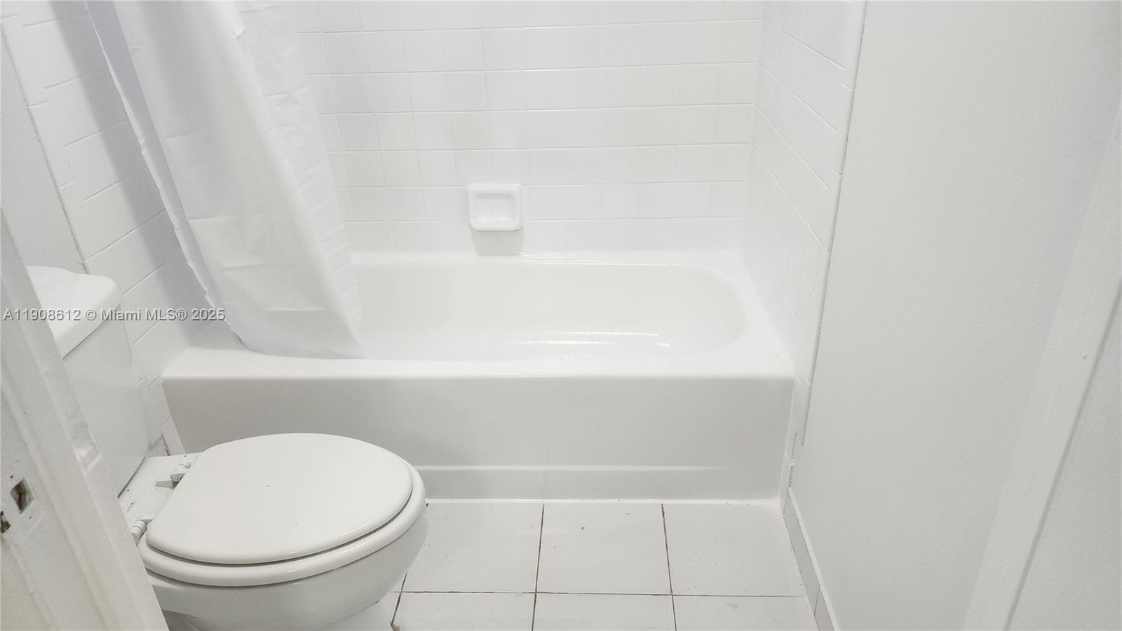 BANYAN TREE SIX CONDO - Residential Lease