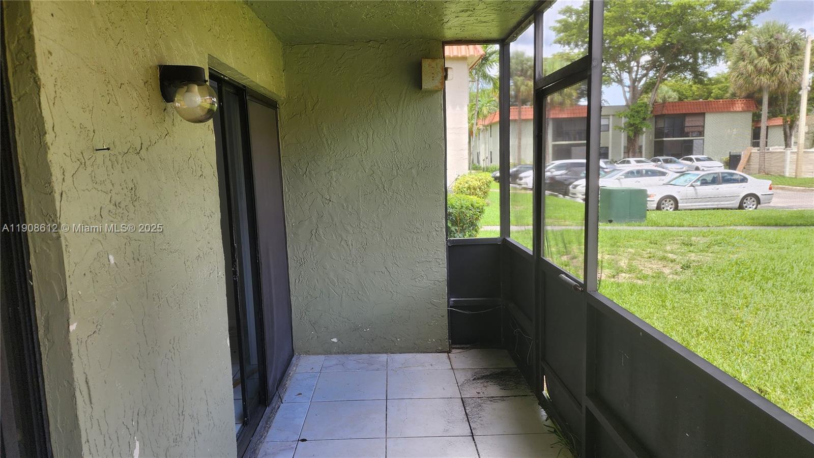 BANYAN TREE SIX CONDO - Residential Lease