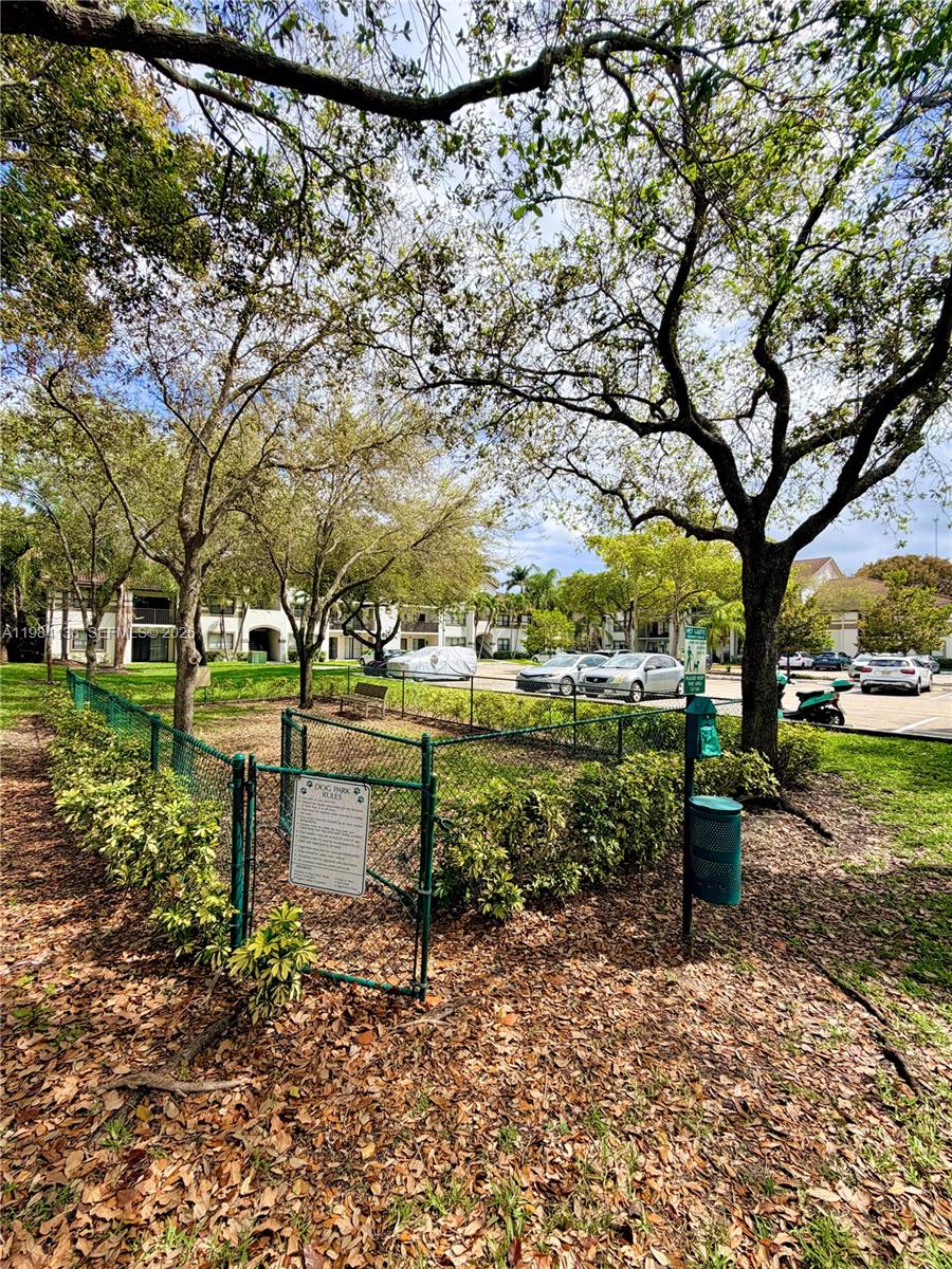 HOLLYWOOD PARC CONDOMINIU - Residential Lease