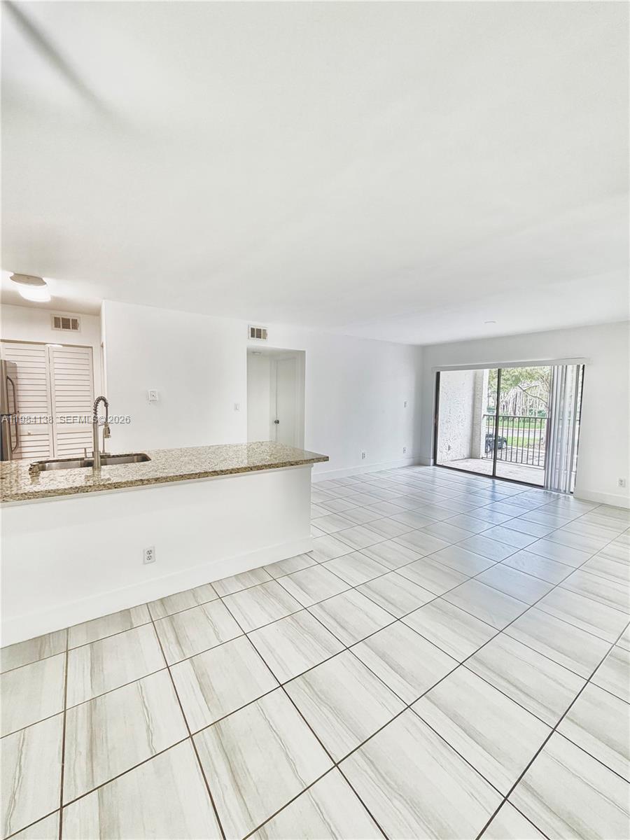 HOLLYWOOD PARC CONDOMINIU - Residential Lease