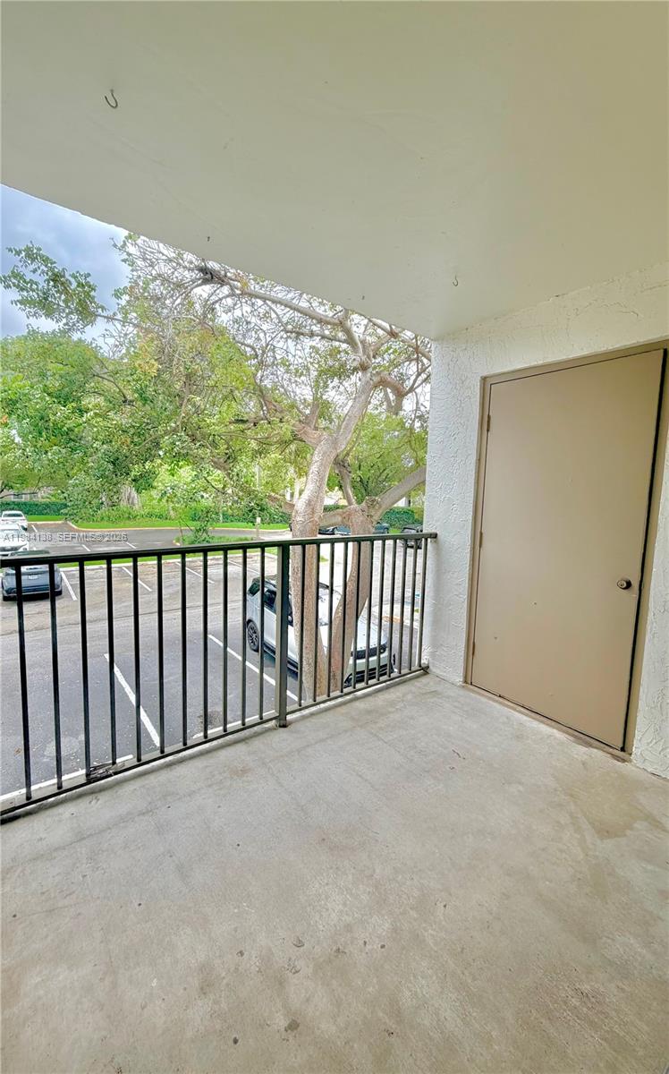 HOLLYWOOD PARC CONDOMINIU - Residential Lease