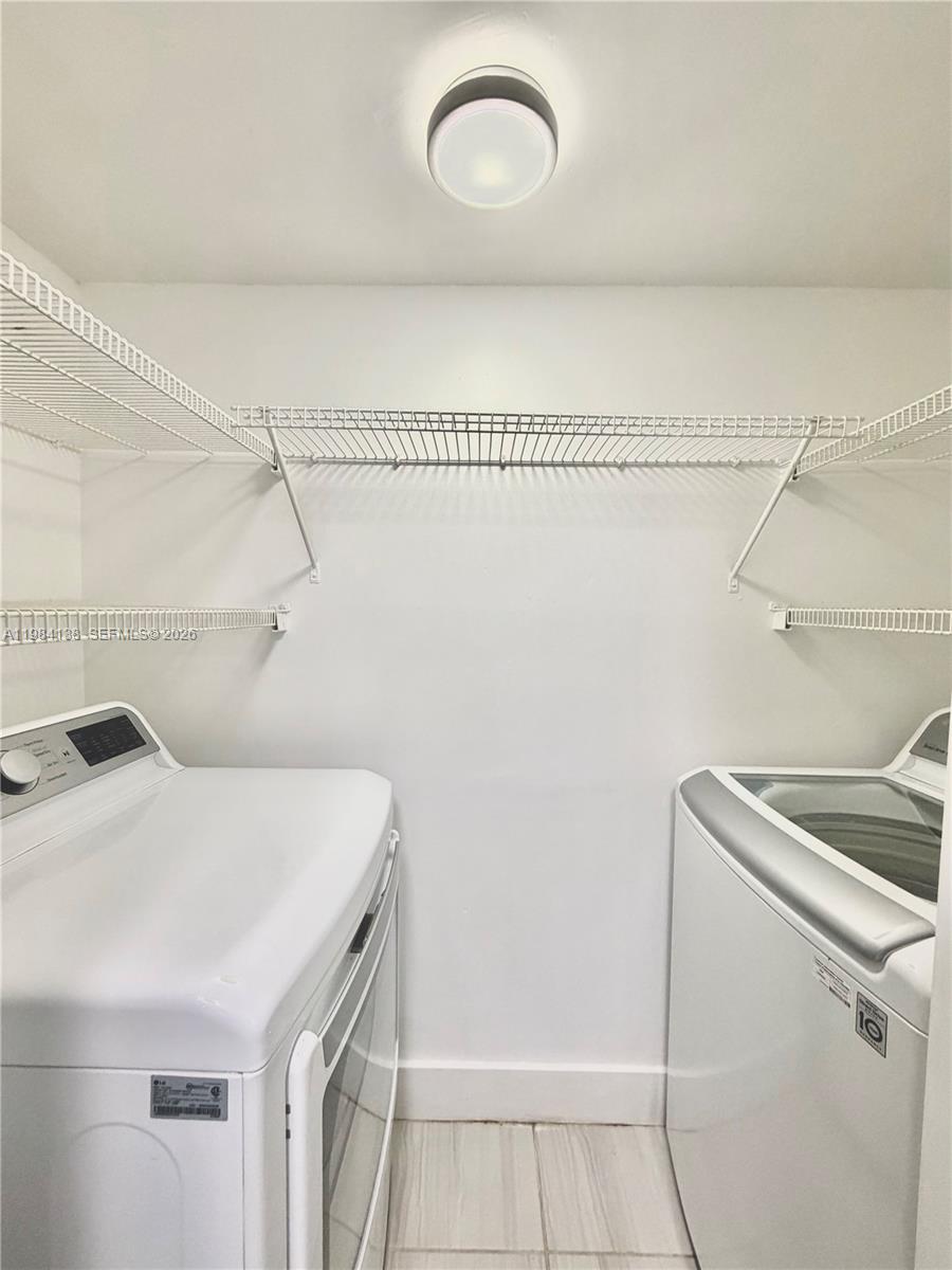 HOLLYWOOD PARC CONDOMINIU - Residential Lease