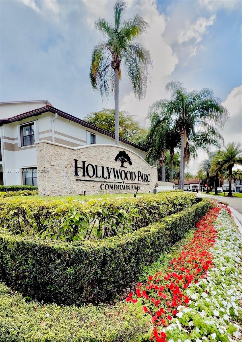 HOLLYWOOD PARC CONDOMINIU - Residential Lease