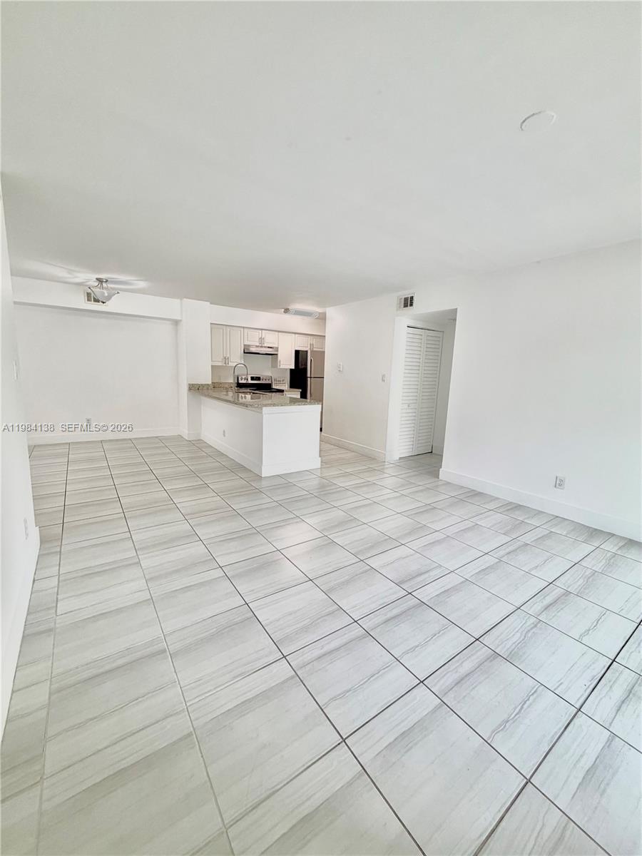 HOLLYWOOD PARC CONDOMINIU - Residential Lease