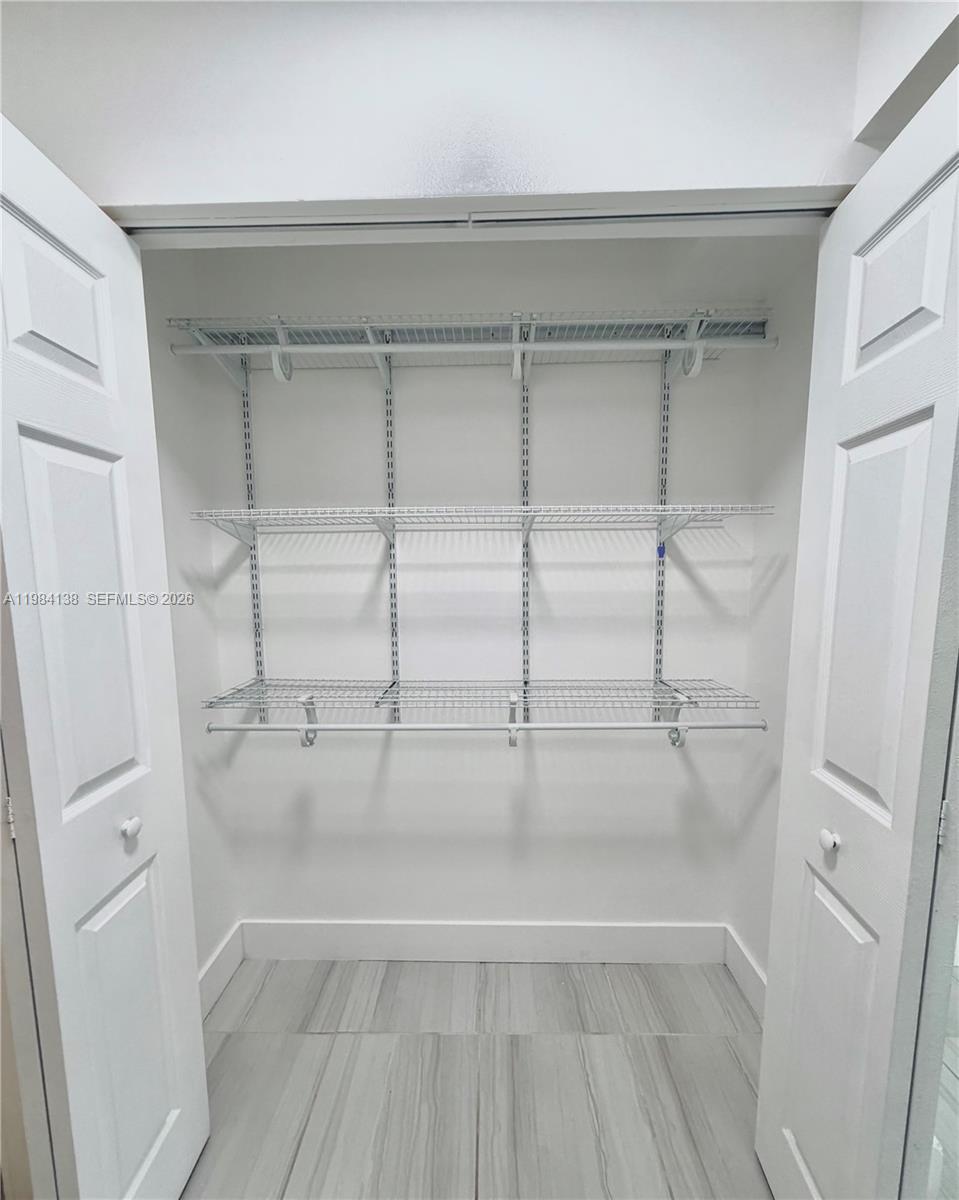 HOLLYWOOD PARC CONDOMINIU - Residential Lease