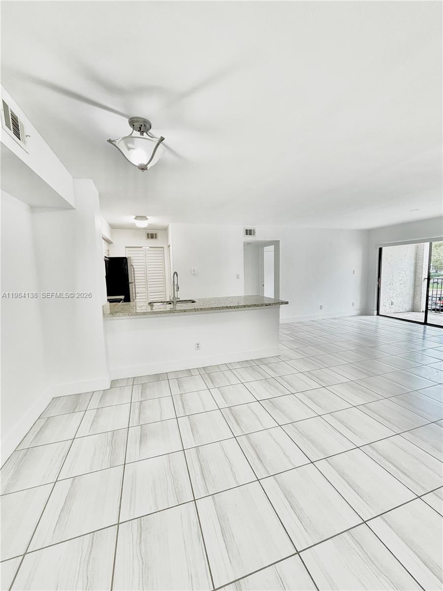 HOLLYWOOD PARC CONDOMINIU - Residential Lease