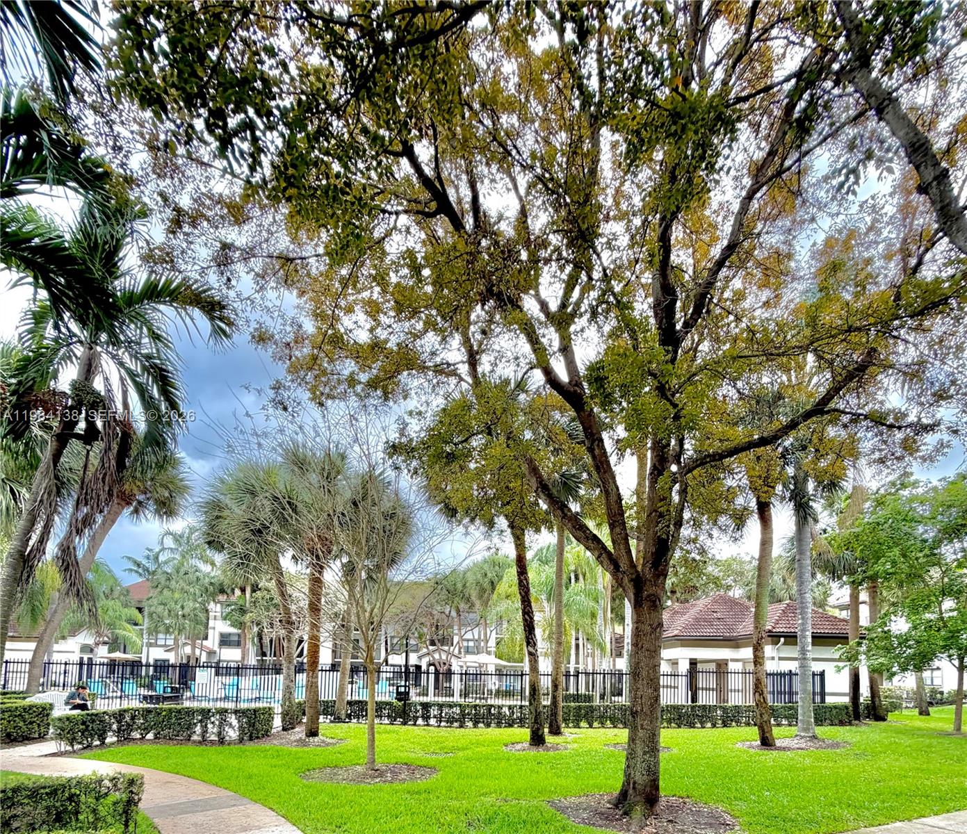 HOLLYWOOD PARC CONDOMINIU - Residential Lease