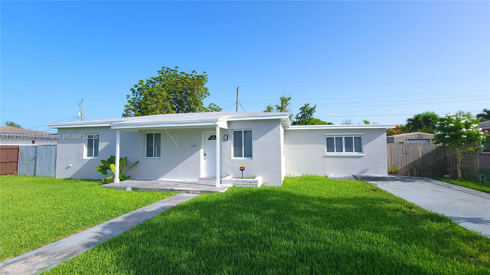 Rental Property at 7410 Sw 37th St, Miami, Broward County, Florida - Bedrooms: 4 
Bathrooms: 3  - $4,500 MO.