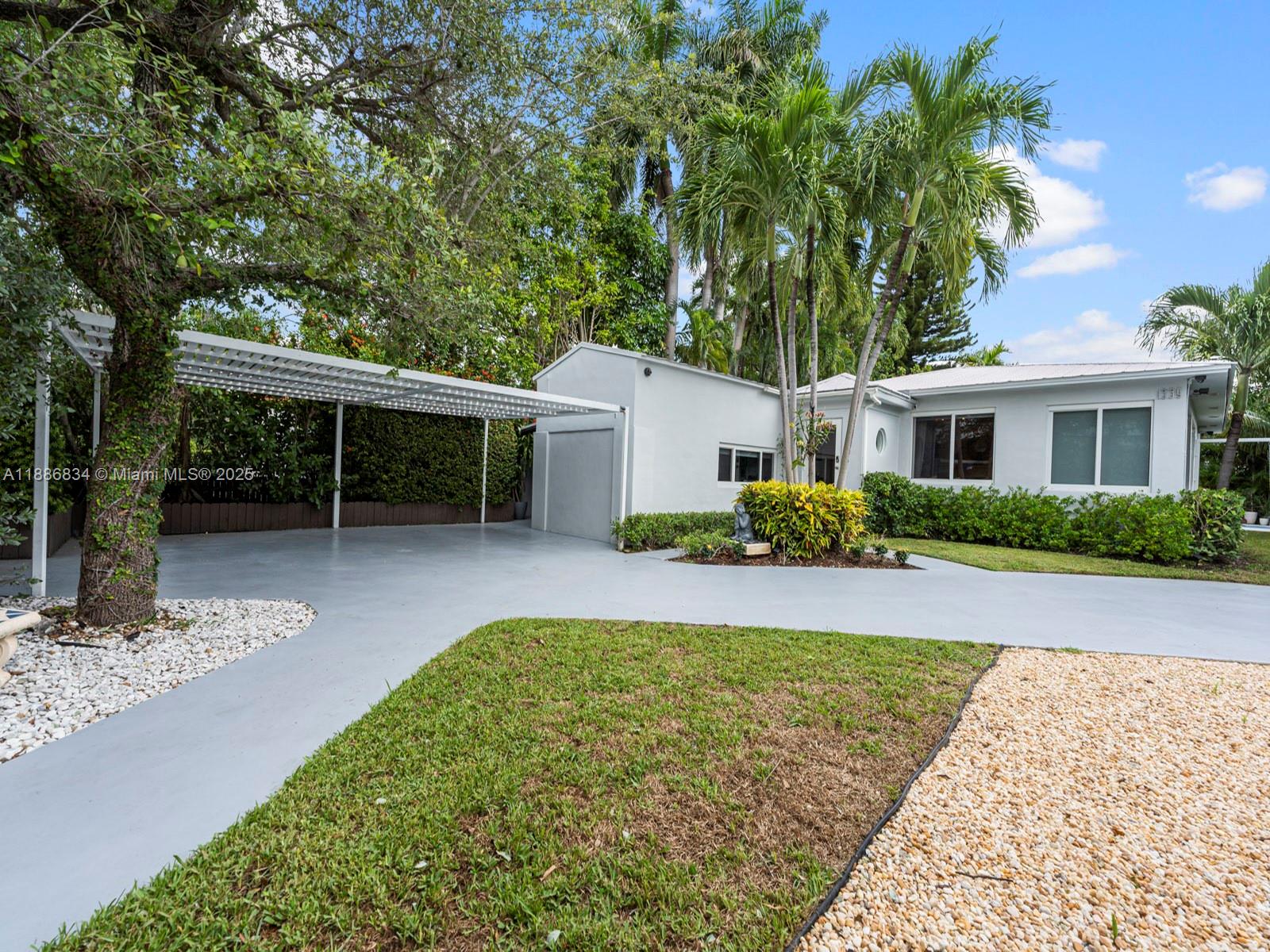 1339 S Venetian Way, Miami, FL, 33139/$2,950,000 3 1339 S Venetian Way