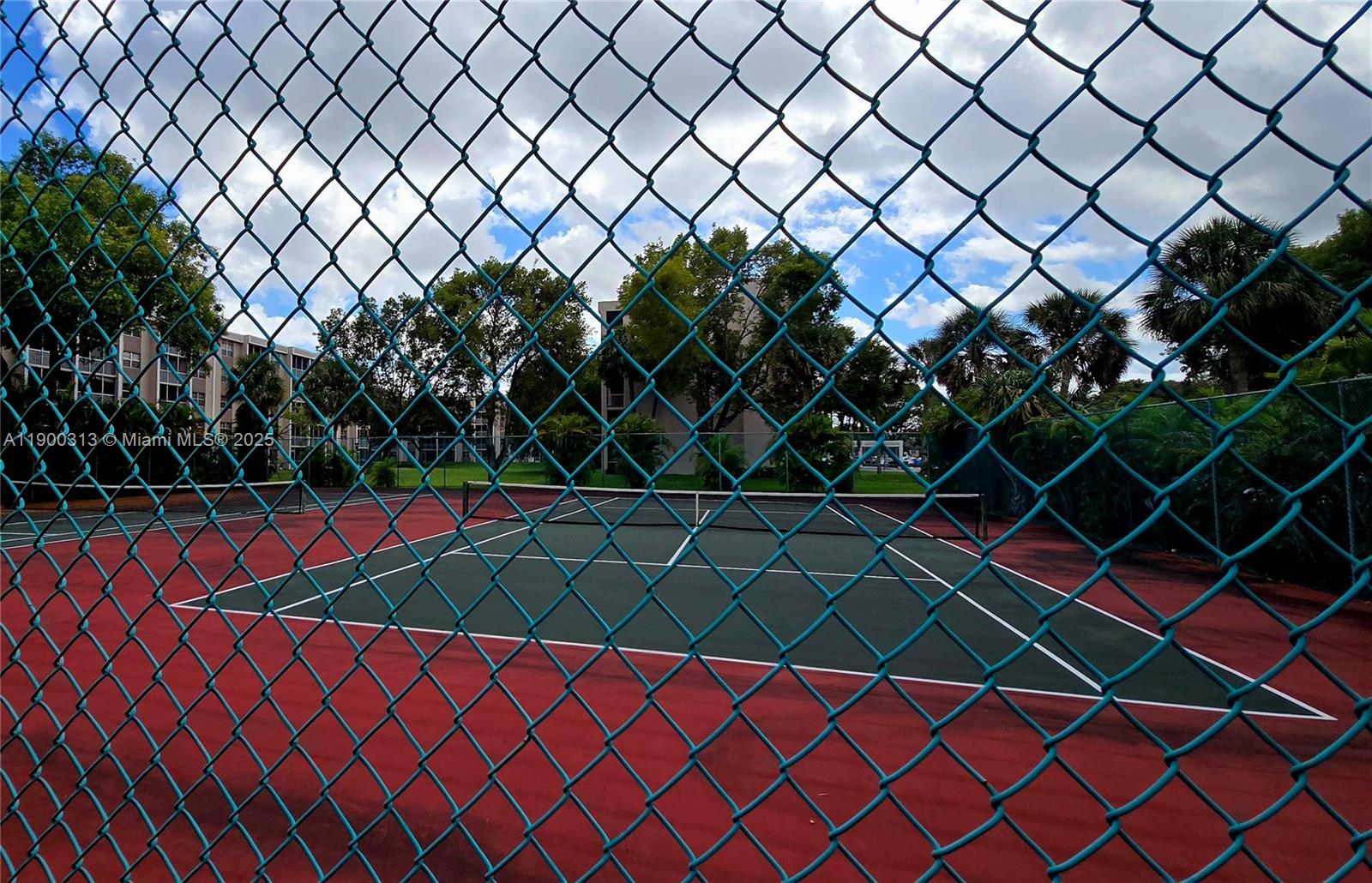 SHERWOOD SQUARE CONDOMINI - Residential Lease