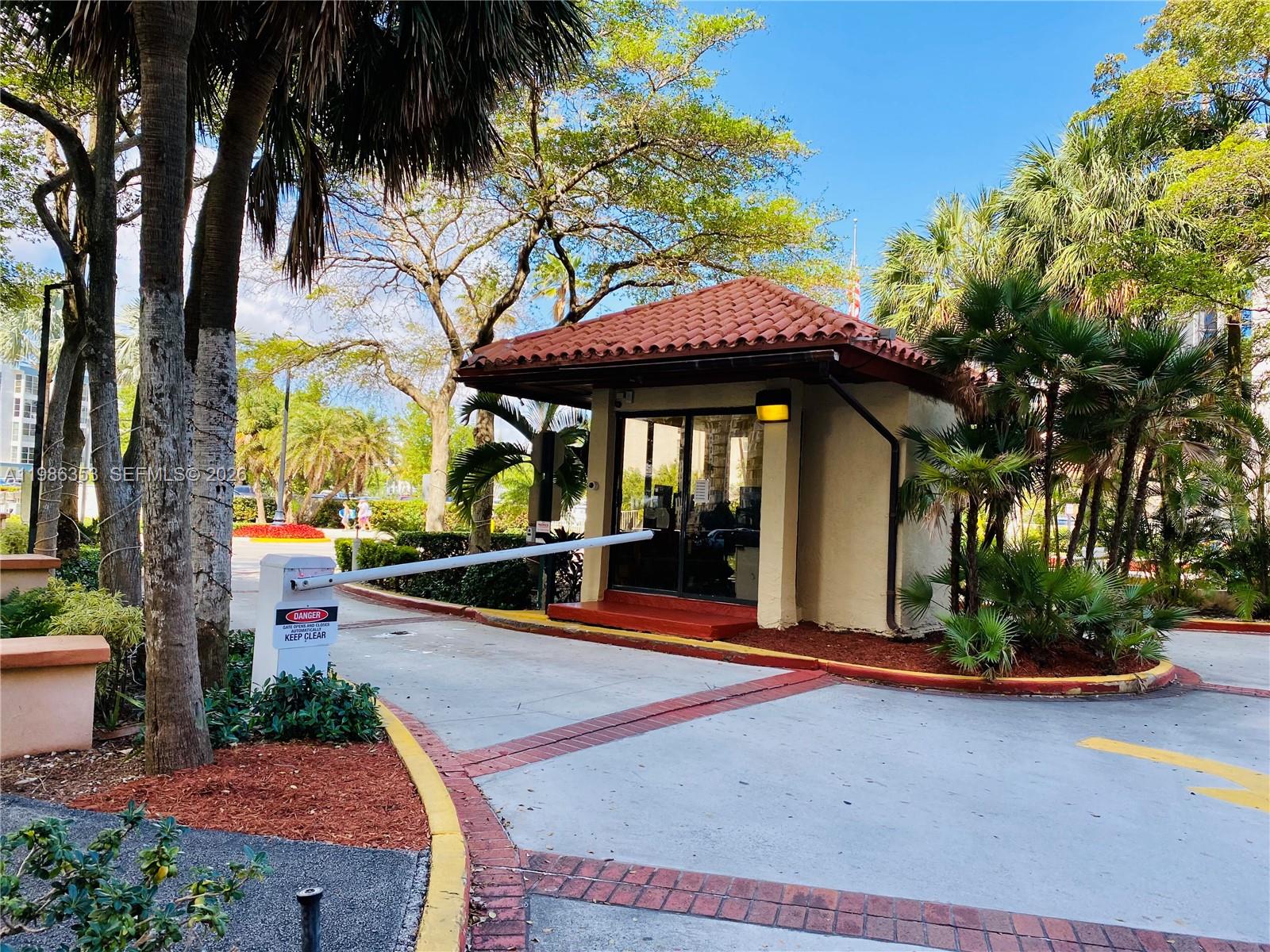 WINSTON TOWERS 600 CONDO - Residential Lease