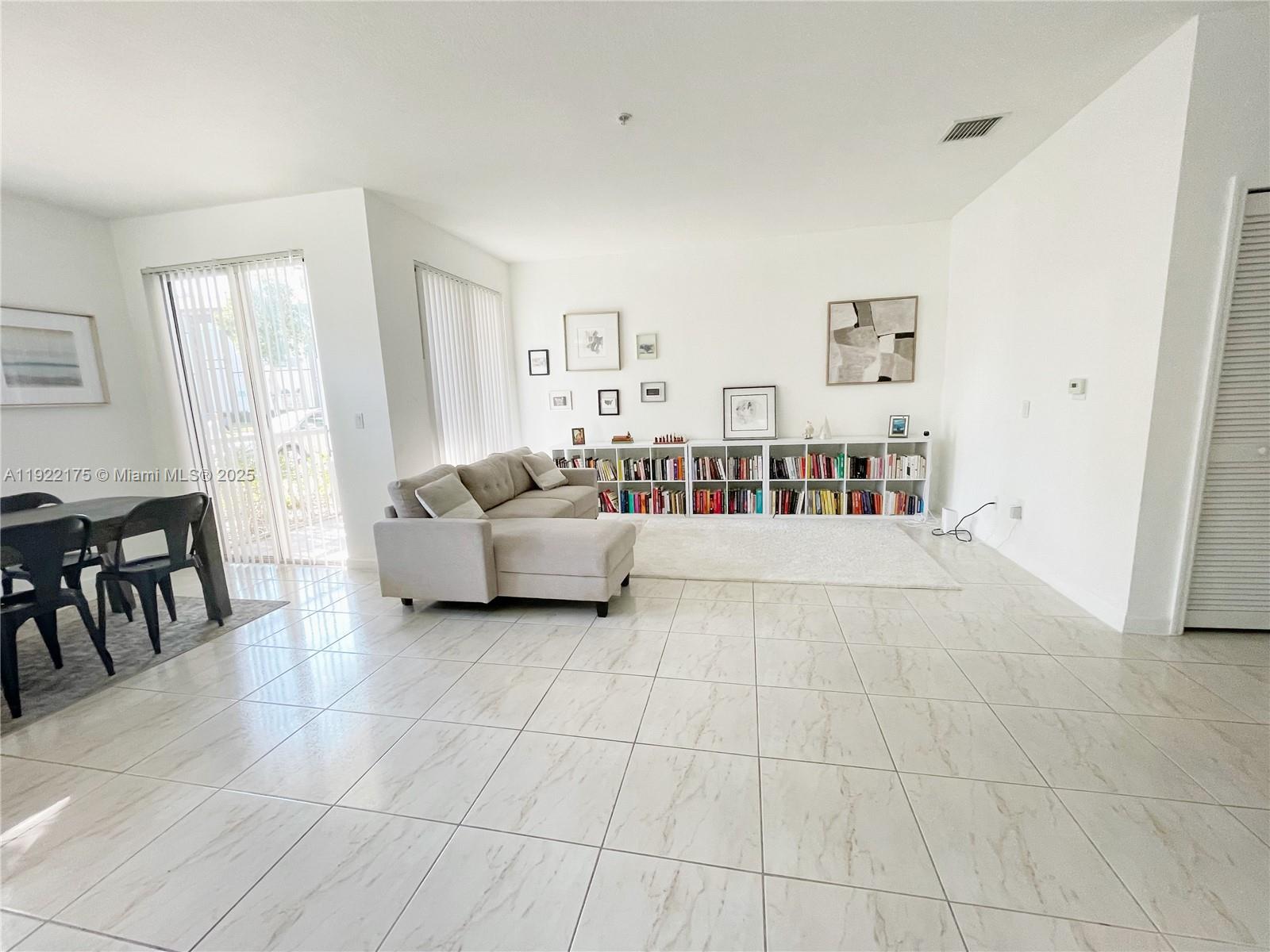 COURTYARDS THREE CONDO - Residential