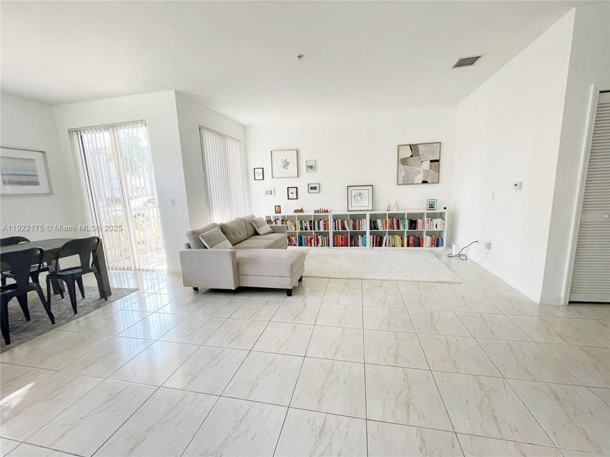 Cozy and conveniently located 1st-floor 3/2 condo in desirable Courtyards at Nautica! This bright condo offers a comfortable layout with natural light and spacious rooms, perfect for easy everyday living. Close to top schools, highways, shopping, and dining. It’s ideal for families, first-time buyers, or inventors. Enjoy gated security plus great amenities, including a clubhouse, pool, gym, hot tub, lake, and play area. A well-kept community in a prime location. Don’t miss it!