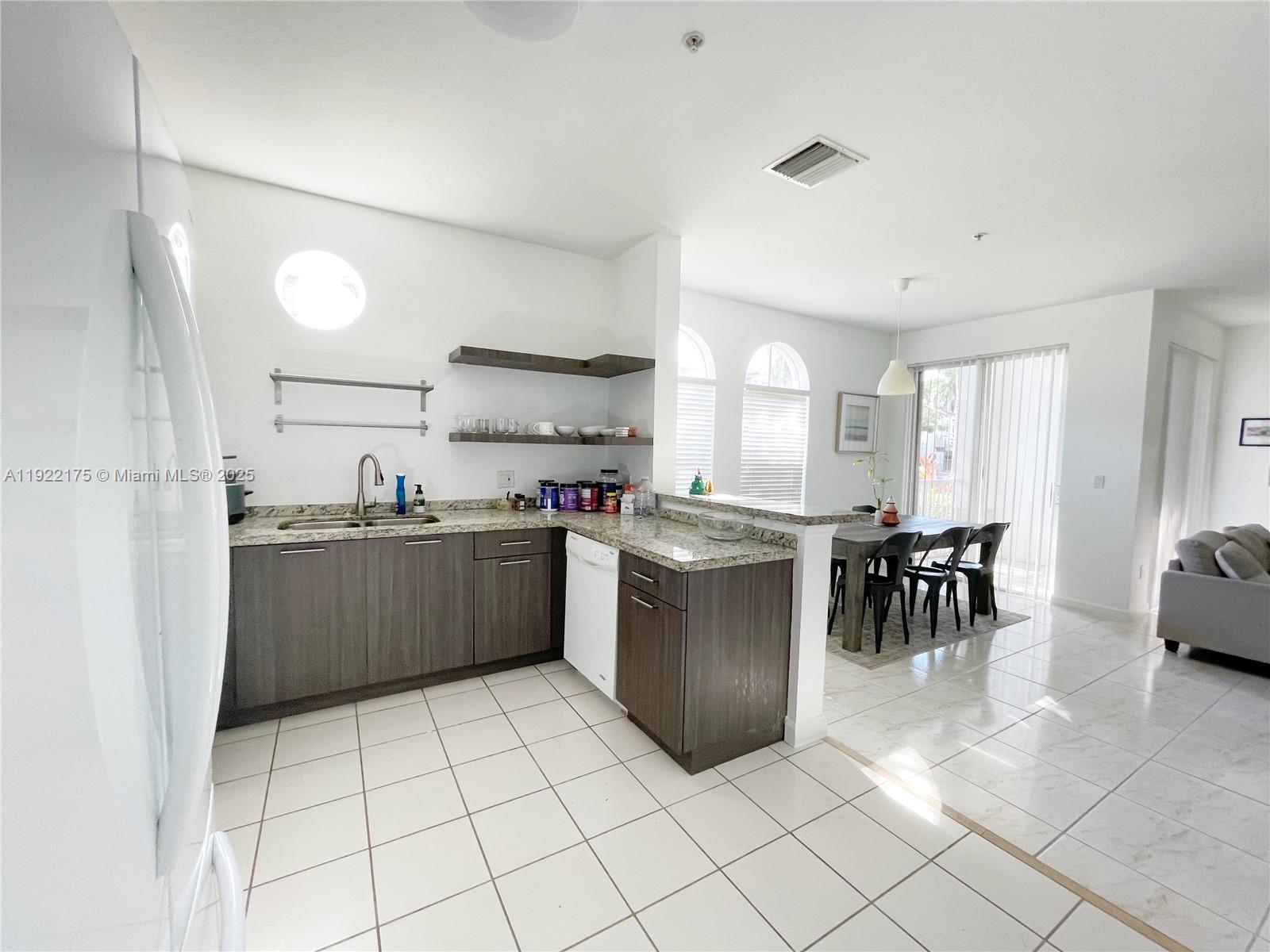 COURTYARDS THREE CONDO - Residential