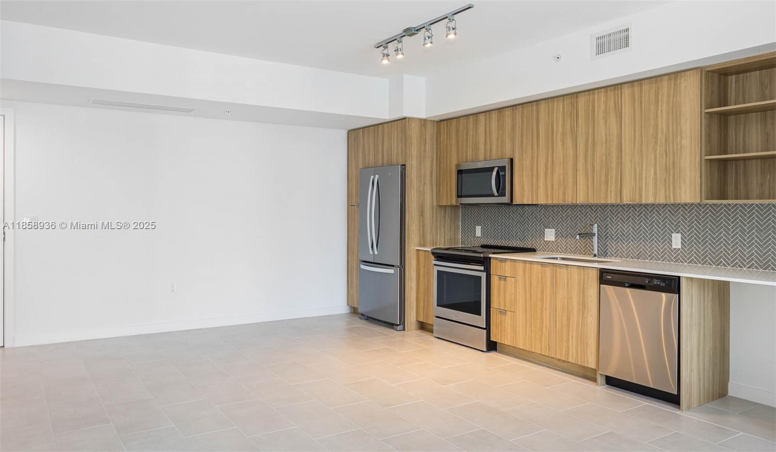2150 N Bayshore Dr 0605