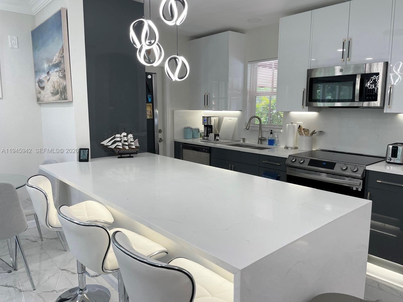 THUNDERBIRD - Residential