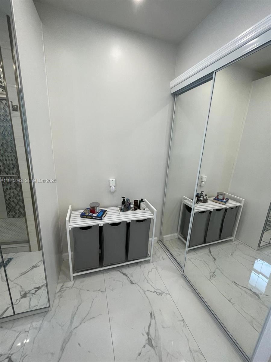 THUNDERBIRD - Residential