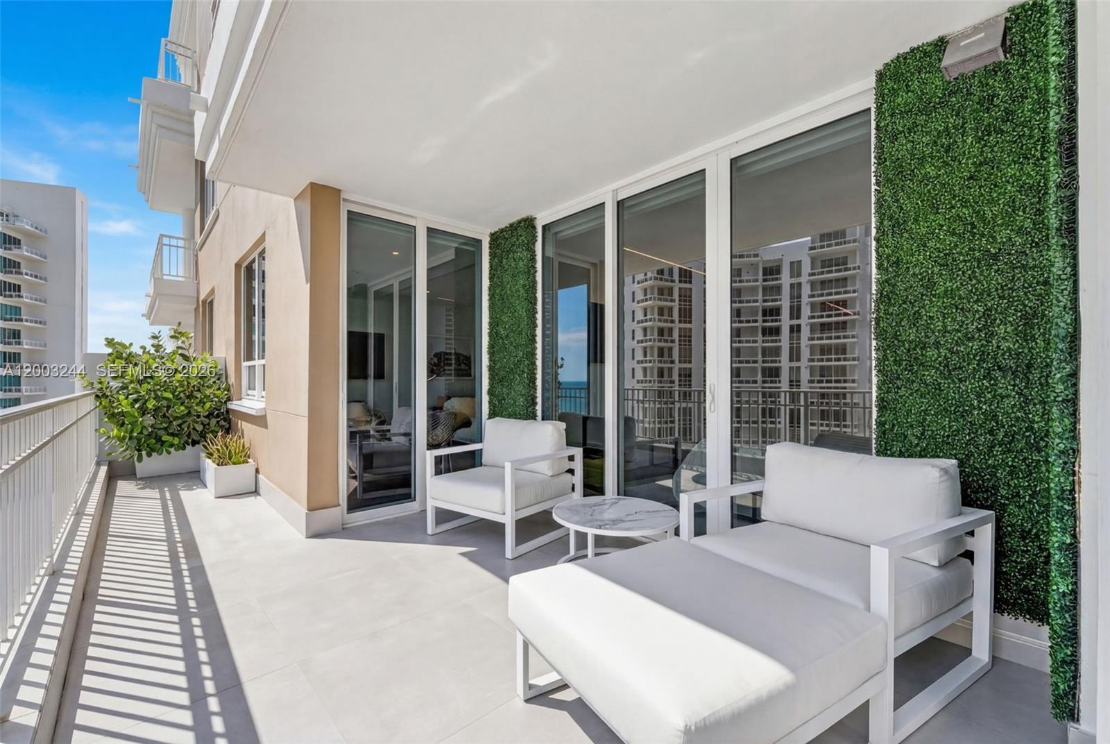 COURTS BRICKELL KEY CONDO - Residential