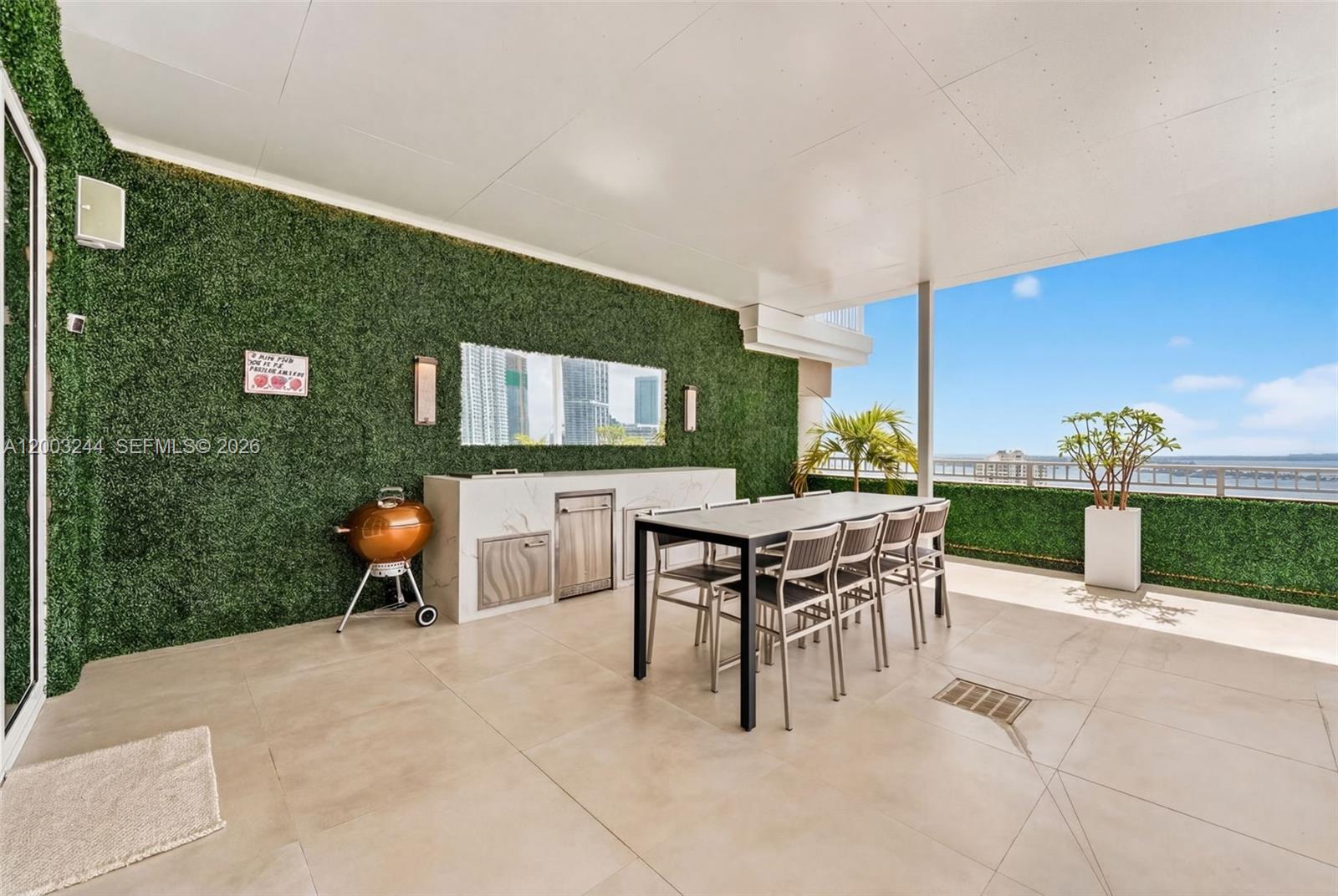 COURTS BRICKELL KEY CONDO - Residential