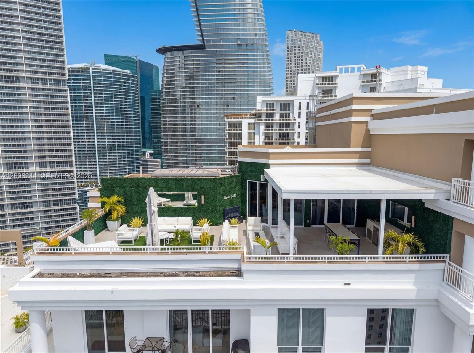 COURTS BRICKELL KEY CONDO - Residential