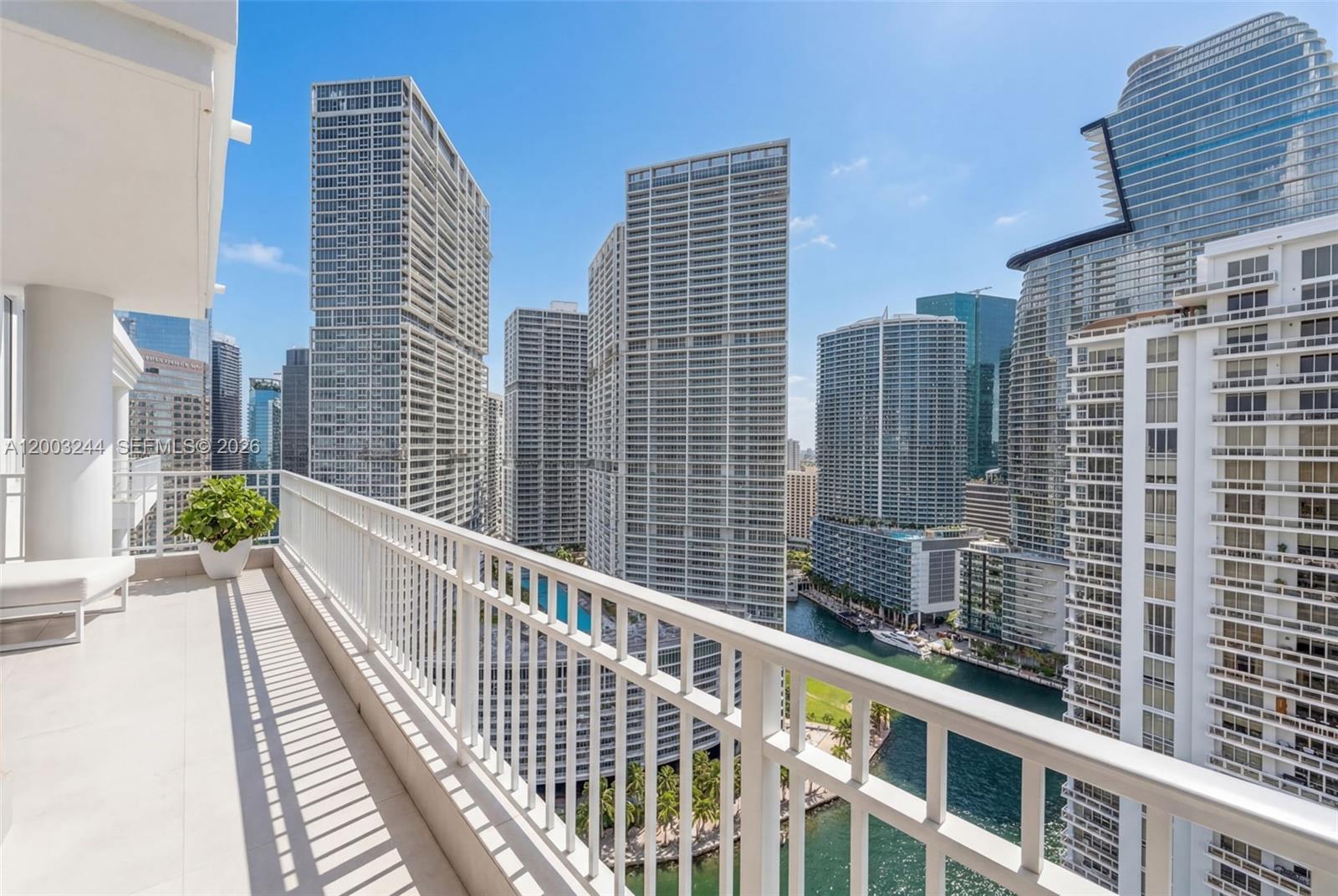 COURTS BRICKELL KEY CONDO - Residential